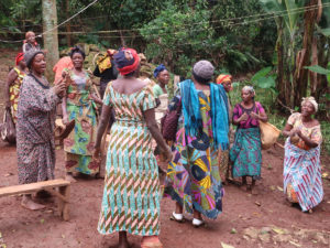 the end of the work day: women from collective singing and dancing