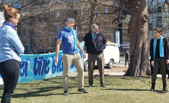 Luke Stocking leading a dramatization at an Earth Day event ‘under one blue sky’.