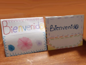 cards with the word 'welcome' in Spanish